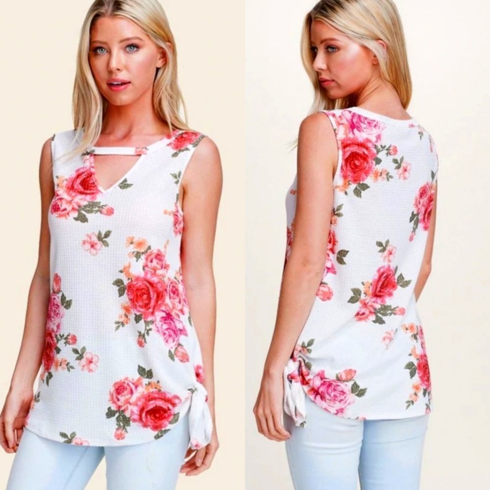Ivory Floral Key Hole Top - Picture 3 of 5